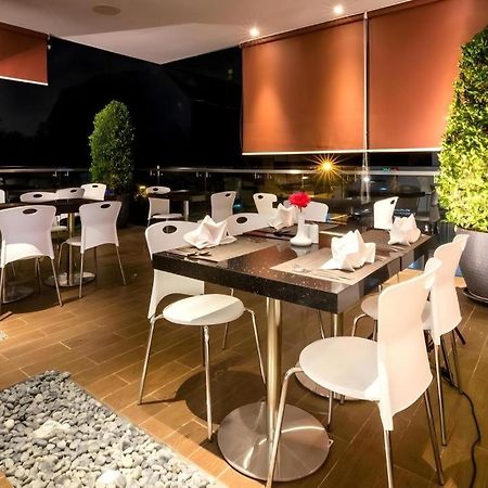 Redstar Hotel ג'קרטה מראה חיצוני תמונה
