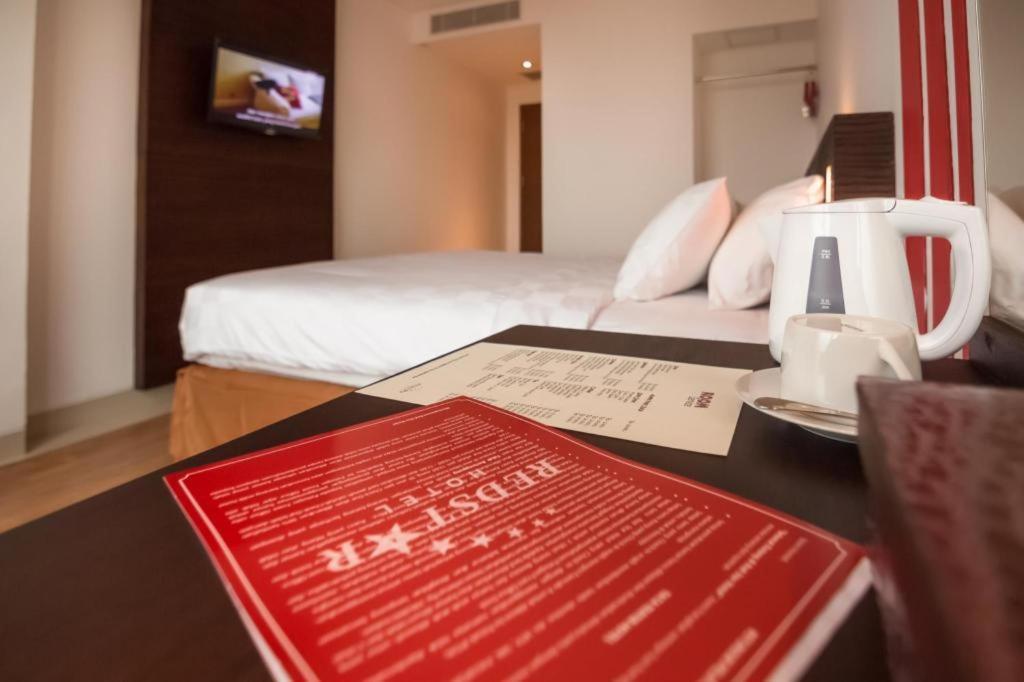 Redstar Hotel ג'קרטה מראה חיצוני תמונה