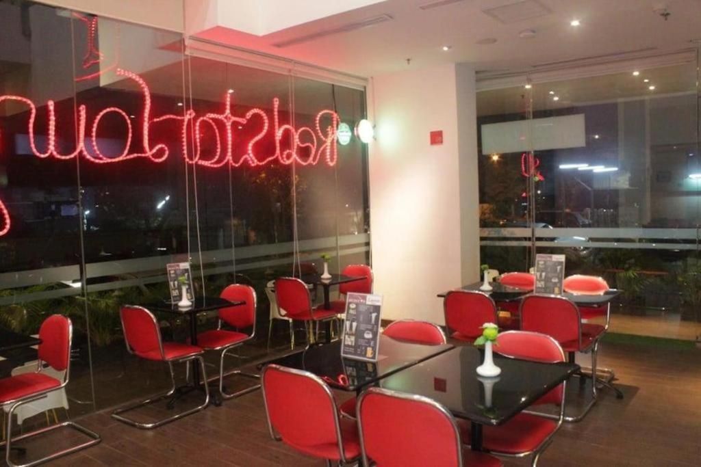 Redstar Hotel ג'קרטה מראה חיצוני תמונה