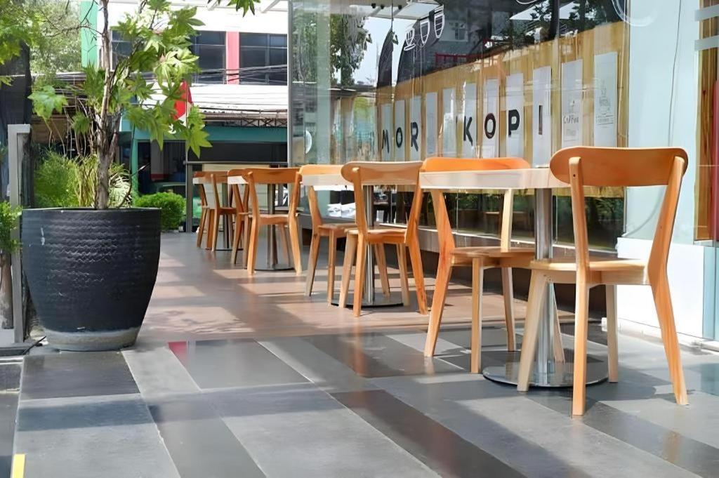 Redstar Hotel ג'קרטה מראה חיצוני תמונה
