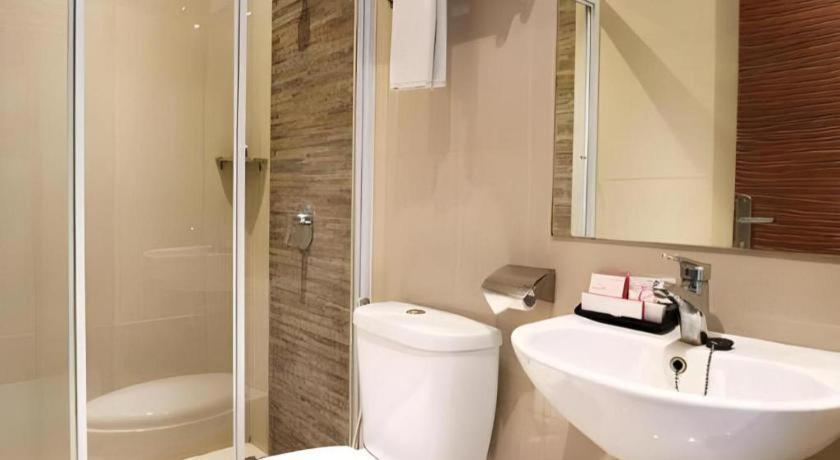 Redstar Hotel ג'קרטה מראה חיצוני תמונה