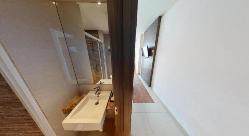 Redstar Hotel ג'קרטה מראה חיצוני תמונה