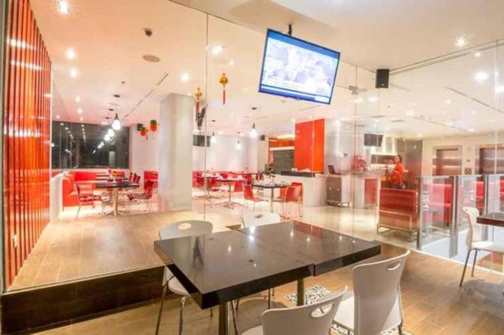 Redstar Hotel ג'קרטה מראה חיצוני תמונה