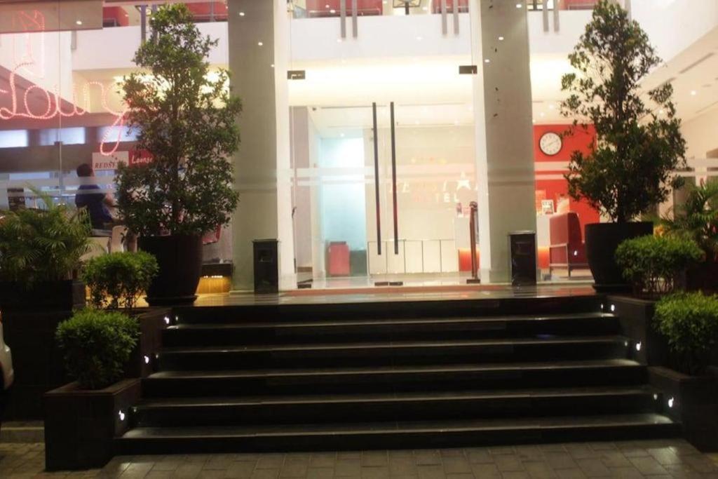 Redstar Hotel ג'קרטה מראה חיצוני תמונה